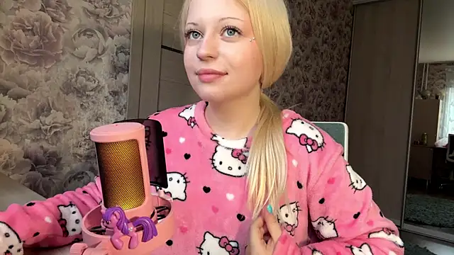 JeneeBIanks online show from April 2, 1:41 pm