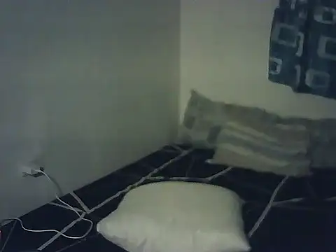 xNaughtymilesx online show from April 18, 7:07 pm