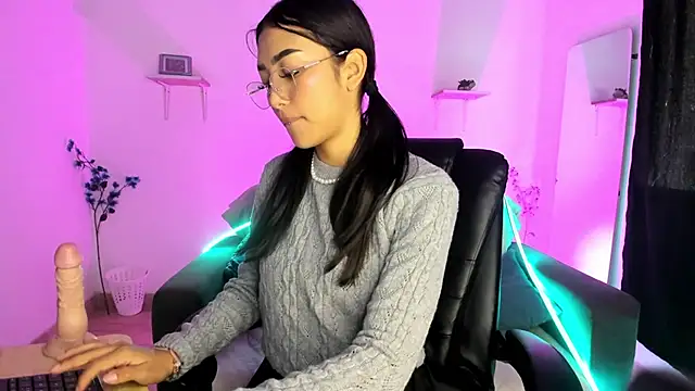 jaulyn 18 online show from March 20, 12:10 pm