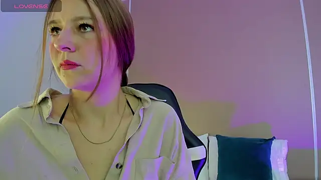 elaia bridge online show from April 5, 12:15 pm