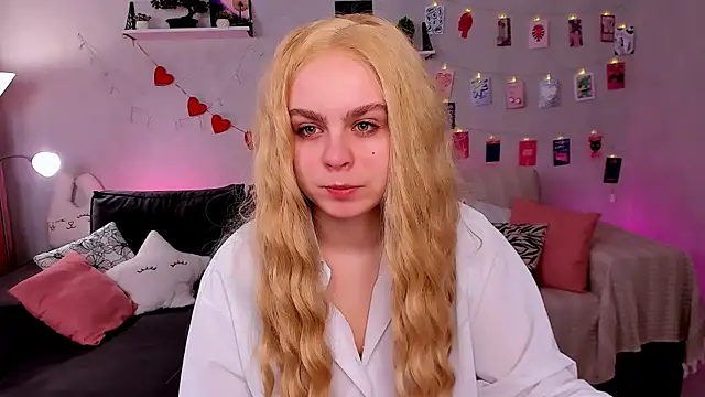 VivienAllen online show from March 1, 2:22 am