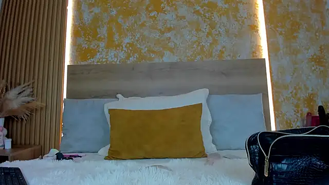 julietta pink online show from March 28, 12:04 pm