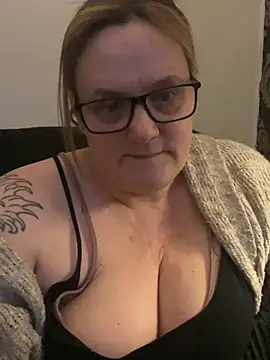 Busty-GilfQuinn online show from February 28, 8:52 pm