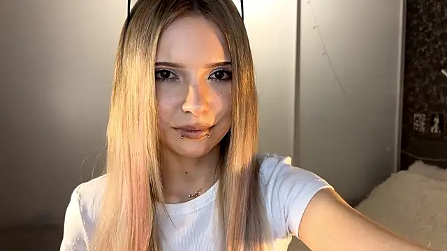 SofiaMarken online show from March 3, 2:01 pm