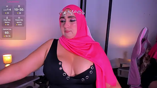 HijabiMilff online show from March 29, 7:13 pm