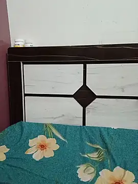 Queenlipx online show from March 28, 5:01 pm