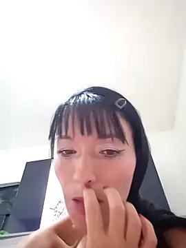 sandy 11  online show from April 11, 7:45 am