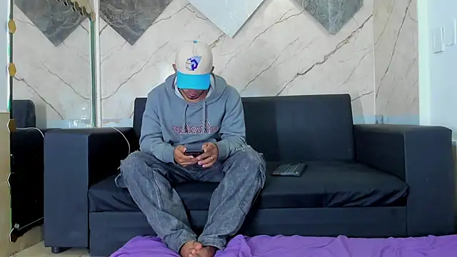 Latins on fire online show from March 26, 8:43 pm