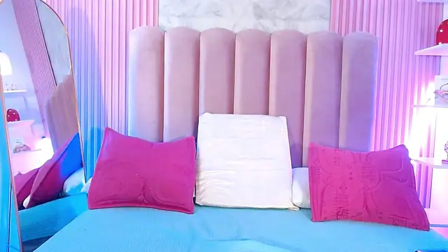 ArianaRougee online show from April 19, 6:10 pm