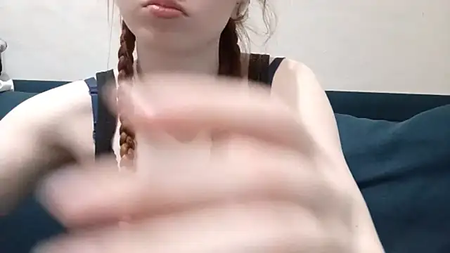 DizzyRina online show from April 14, 3:45 pm