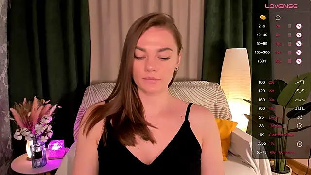 ParisJackson online show from April 4, 8:35 am