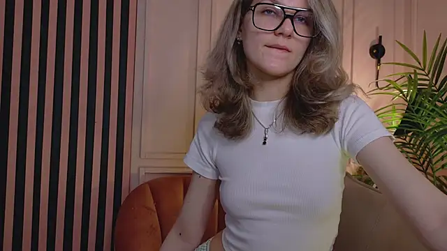 lychee chan online show from April 17, 1:13 pm