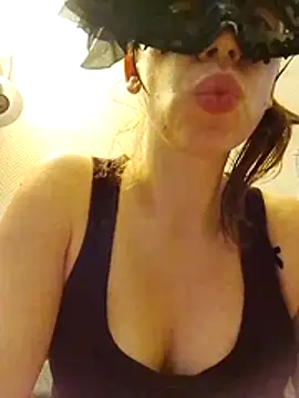 lily2022 online show from February 27, 5:46 pm