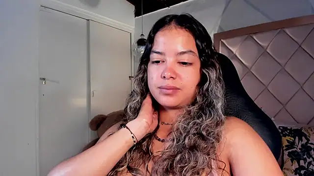 dulce lyraa1 online show from April 8, 4:36 am