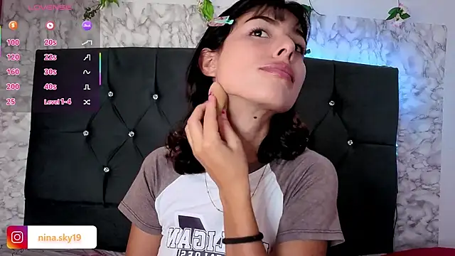 cutninasky online show from February 25, 7:45 pm