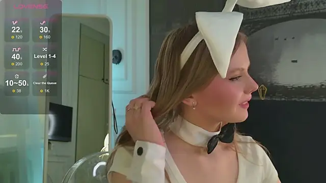 Sophie Peach  online show from April 10, 2:34 pm