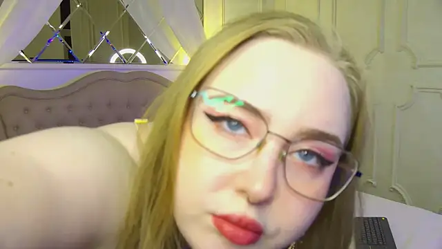 AprilHudson online show from April 13, 4:47 am