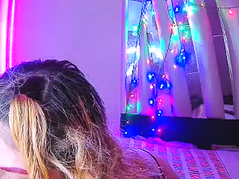 coconu052 online show from April 11, 7:06 pm