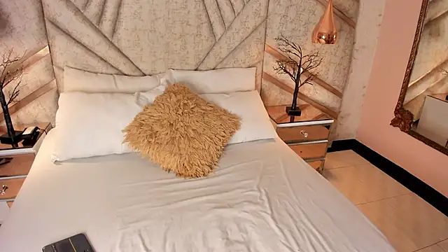 EmeelyMuller online show from March 29, 4:44 am