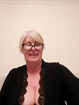 FlirtyFleur-x online show from April 24, 10:01 pm