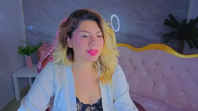 Victoria01 s online show from March 3, 3:01 am