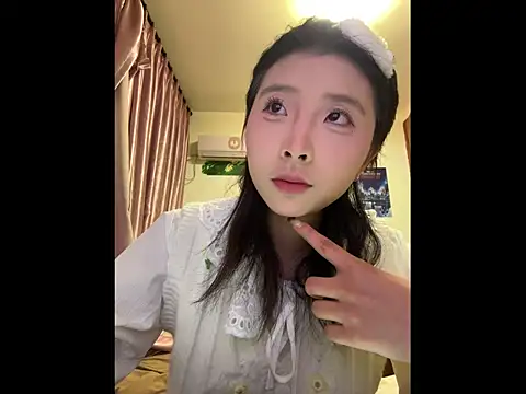 Y--F--LOVE online show from February 28, 4:28 pm