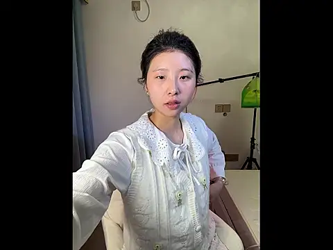 Y--F--LOVE online show from March 12, 5:15 pm