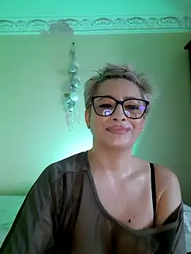 LunaBlaise online show from March 23, 9:04 am