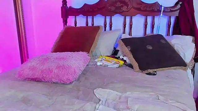 Arianna Moore online show from April 9, 10:04 pm