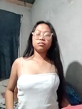 angelpinay44 online show from April 13, 4:41 pm