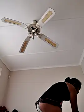 Desigirlo61 online show from March 2, 9:16 am