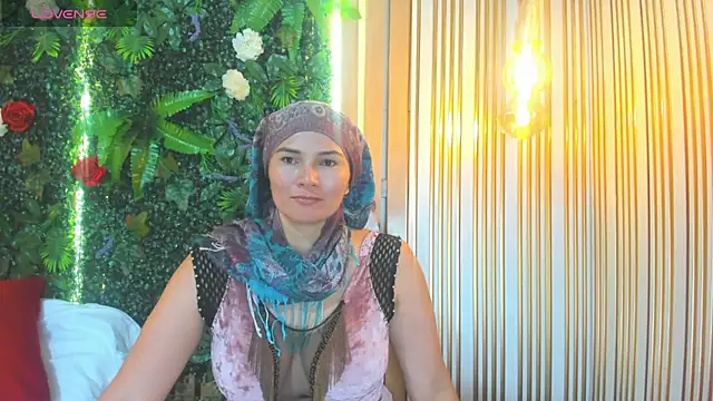 THARAA MEL online show from April 6, 2:18 pm