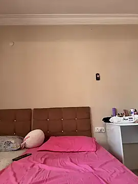 emree-pelinn online show from March 2, 10:33 am