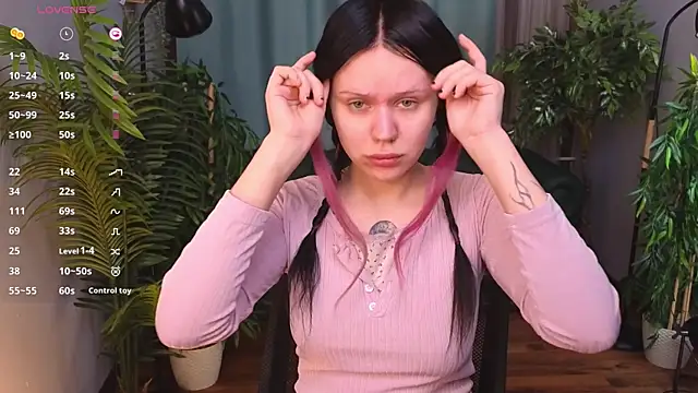 kittenlolla online show from March 26, 1:02 pm