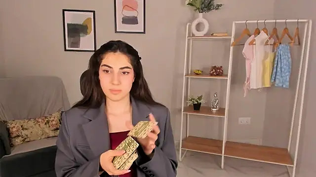 Heily Bennet online show from March 11, 1:25 pm