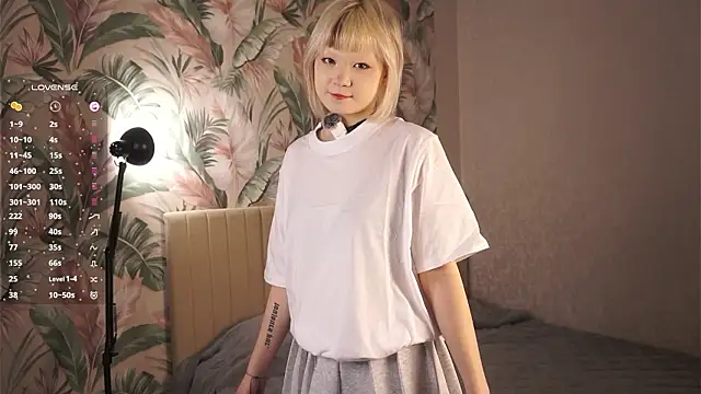 MarjoryHowlingwolf online show from March 8, 4:22 pm