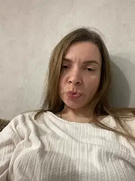 Luna2547 online show from March 6, 8:04 pm