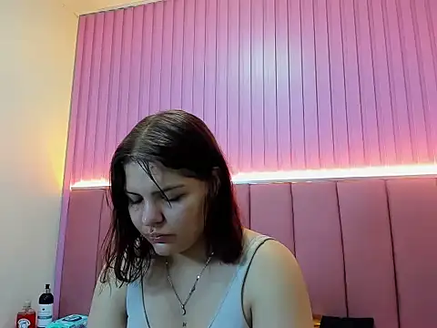 FreyaHL online show from March 27, 4:19 pm