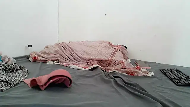 pinkycat online show from March 25, 2:42 pm