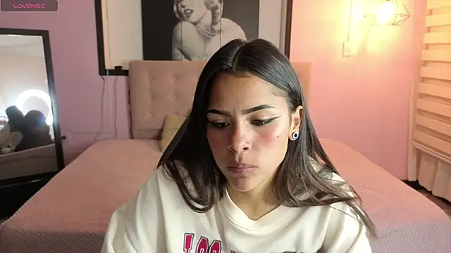  chloe 1 online show from April 6, 7:59 pm