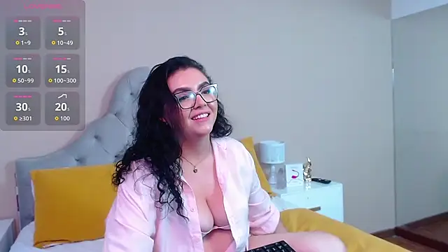 AlmaraRouge online show from March 20, 9:30 pm