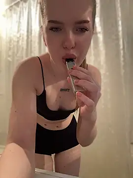 KayShaw online show from April 20, 3:37 pm