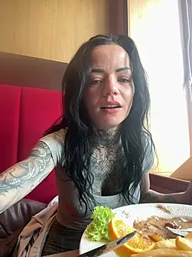 SkinnyLilly online show from March 18, 2:44 pm