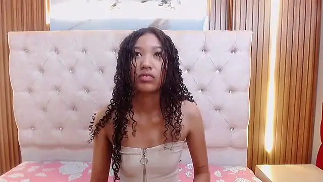 skiaracl202 online show from March 29, 10:09 pm