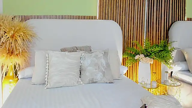 VanessaOwens1 online show from March 9, 2:09 pm