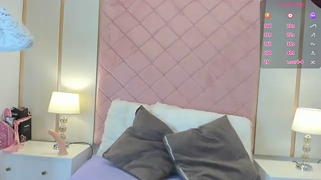 Alexa Jonees online show from April 24, 8:33 pm