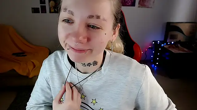 Nica Kawaii online show from April 2, 6:44 am