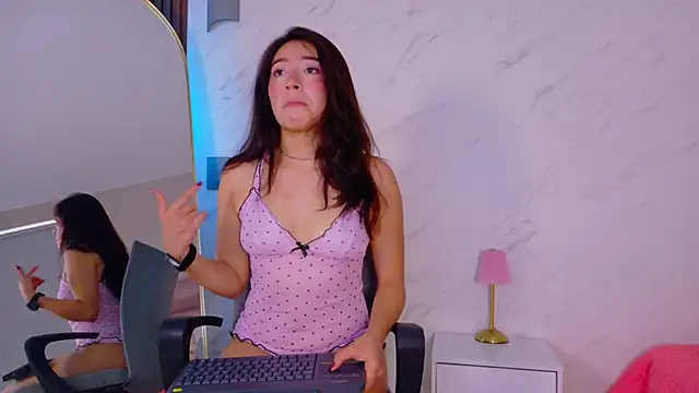 MiiaCullens online show from April 13, 3:35 pm