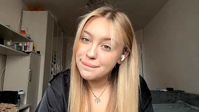 WonderedFlair online show from April 6, 7:31 am