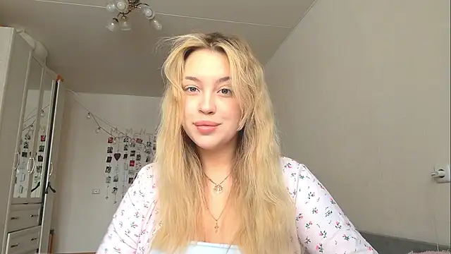 WonderedFlair online show from March 6, 5:13 am